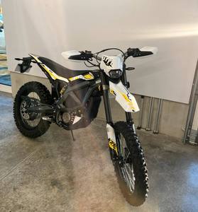 Nouveau Surron 2025/2023 Light Bee X Dirt Bike électrique 60V 40Ah Batterie au lithium 75km Autonomie 3-5 heures de conduite Stock disponible SurRons - Product Image 3