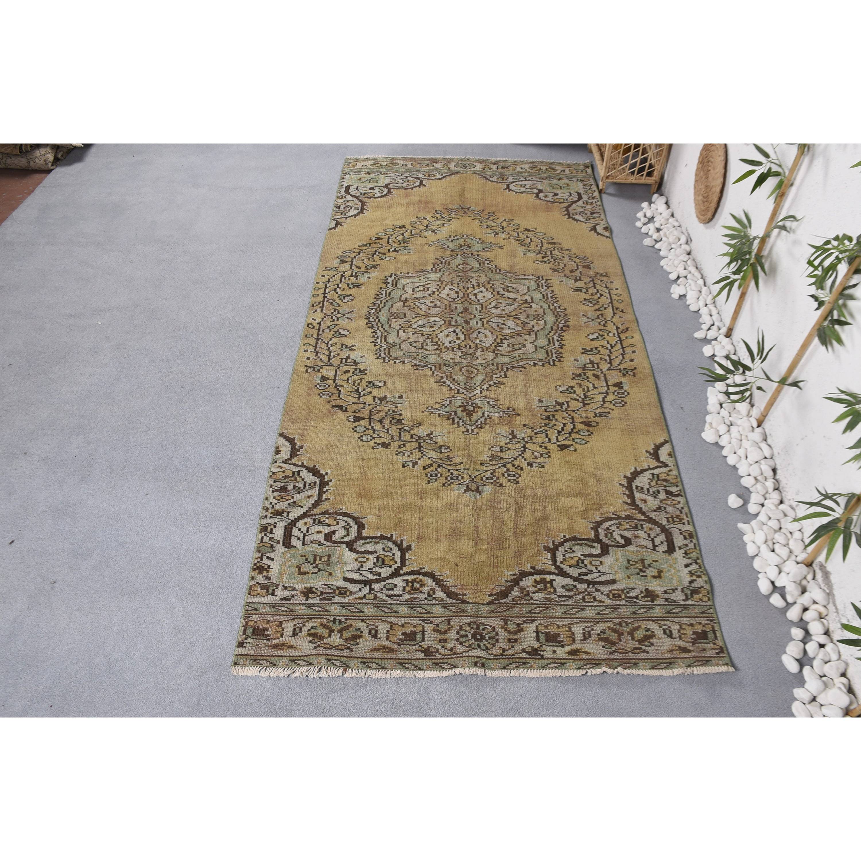 สีเหลือง