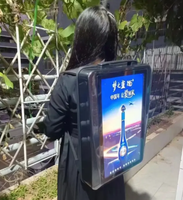 15,4 pulgadas nueva Digital Walk Smart LCD mochila cartelera de alta resolución movimiento humano mochila cartelera máquina de publicidad