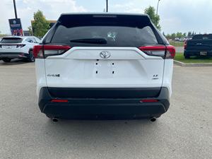 Toyota RAV4 LE AWD 2024 de Alto Rendimiento y Gran Capacidad - Product Image 4