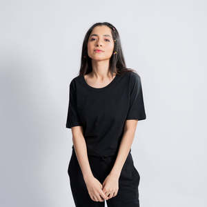 เสื้อยืดลำลองผ้าไหม/ผ้าฝ้าย/ใยไผ่สำหรับผู้หญิง สวยงาม ระบายอากาศได้ดี น้ำหนัก 200 กรัม รับสกรีนโลโก้ สีและขนาดตามสั่ง - Product Image 4