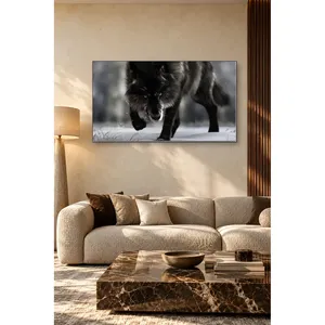 Impression sur toile de Fida Black Wolf traînant à travers la neige - Product Image 2