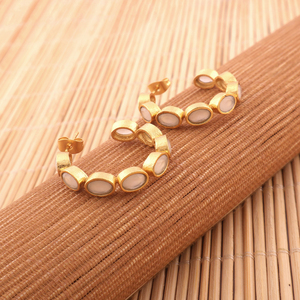 Pendientes de Aro Minimalistas de Piedras Preciosas para Mujer, Aros de Latón Chapado en Oro, Calcedonia Blanca, Corte Facetado, Medio Abierto - Product Image 1
