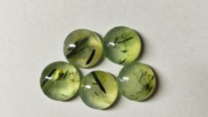 หินอัญมณีพรีไนต์ขนาด5มม. รูปทรงกลมหินพรีไนต์หลังแบนสำหรับเครื่องประดับขายส่งหินรูปทรงผสม prehnite - Product Image 2