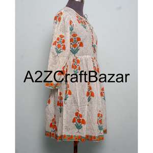 Robe moulante mi-longue à manches longues et col en V en coton imprimé floral multicolore avec tissu lavable et logo au dos - Product Image 4