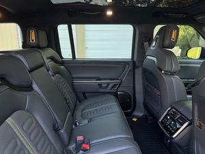 SUV électrique automatique 1 vitesse R-1-S 2024 d'occasion en excellent état, prêt à la vente - Product Image 3