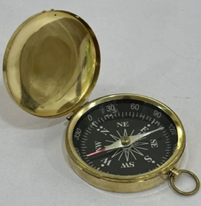 Boussole élégante de poche en laiton avec couvercle articulé, aiguille ornée et marquages de degré pour l'exploration disponible aux prix de gros - Product Image 4
