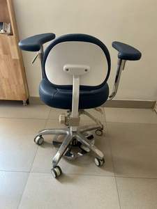 Taburete de Asistente Quirúrgico Profesional en Oferta, con Altura Ajustable, Acolchado Suave y Movilidad Fluida para Estaciones de Trabajo Clínicas - Product Image 5