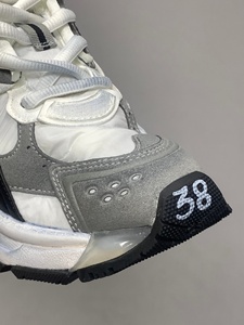 Zapatos de cuero genuino para hombre de alta calidad - zapatos deportivos rojos con punta redonda - Product Image 1