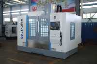 Centre d'usinage vertical CNC haute vitesse avec système d'évacuation des copeaux efficace, broche BT40, modèle VMC1160