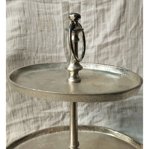 Merveilleux support à gâteau rond avec superbe design perlé en cristal idéal pour les présentoirs de gâteaux de mariage et d'anniversaire - Product Image 5