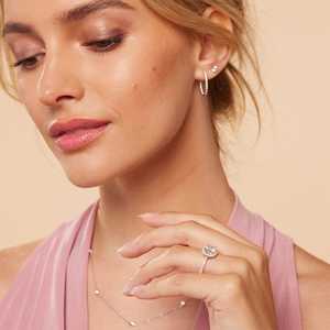 Bague en moissanite de qualité supérieure, taille ronde brillante, pour cadeaux de mariage et d'anniversaire, disponible au meilleur prix en Inde - Product Image 2