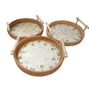 Ensemble de 3 plateaux ronds en rotin et nacre avec poignées, design attrayant, différentes tailles, plateaux de service pour aliments - Product Image 1