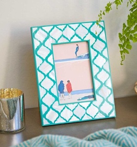 Marco de fotos con incrustaciones de resina hecho a mano, diseño único y elegante para mostrar tus recuerdos especiales - Product Image 2