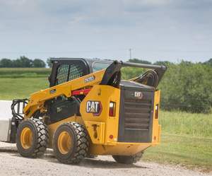 Chargeuse compacte sur pneus diesel 226D3 d'occasion, chargeuse frontale, capacité nominale de 200 tonnes, moteur, boîte de vitesses, roulement et pompe haute performance - Product Image 3