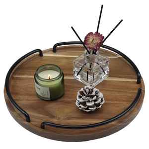 Elegante bandeja redonda de madera de acacia con asas de metal bandeja de servicio hecha a mano para aperitivos de desayuno o exhibición de mesa de café - Product Image 1