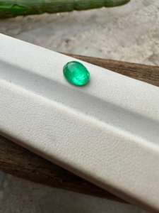 Piedra de corte ovalado de esmeralda de Zambia Natural fascinante de 9x7 MM certificada con piedras preciosas de buen brillo para hacer joyas de 1,82 quilates - Product Image 4