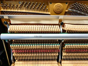Piano Vertical Kawai BL51 de 88 Teclas con Teclado de Madera Sólida Contrapesada, Piano Acústico Clásico Negro para Tocar - Product Image 6