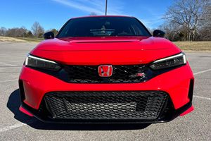 Honda Civic Type R 2023, boîte manuelle 6 vitesses, moteur 4 cylindres turbocompressé 2,0 L, berline - Product Image 3