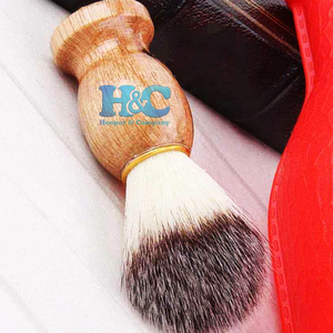 Pinceau à raser Hooper and Company pour homme en poils de blaireau Silvertip avec manche en bois - Usage professionnel, options personnalisables - Product Image 5