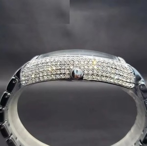 Montre tendance moderne à la demande Mouvement à quartz de qualité supérieure Élégant pour le look New Age Vente Fournisseur indien - Product Image 4