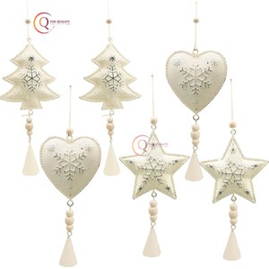 Incroyable mini cloches en métal vintage en forme de coeur, faites à la main, fantaisie, couleur blanche, clochettes de Noël pour la maison, la décoration d'hôtel en bonne vente - Product Image 1