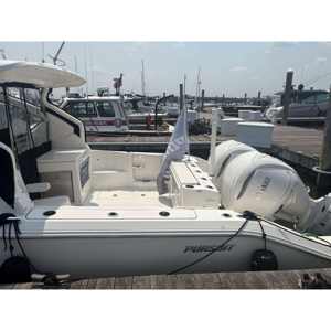 Bateau de pêche Pursuit DC 326 2025 avec moteur Yamaha, longueur 8,1-12 m, capacité de carburant de 300 gallons - Product Image 3