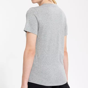 T-shirt pour femme au look quotidien contemporain, conçu pour une mobilité flexible avec une forme équilibrée et un aspect visuel frais - Product Image 4
