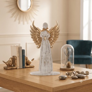 Figurine décorative ange en bois avec ailes dorées et détail cœur, style shabby chic, pour décoration de table et de maison - Product Image 2