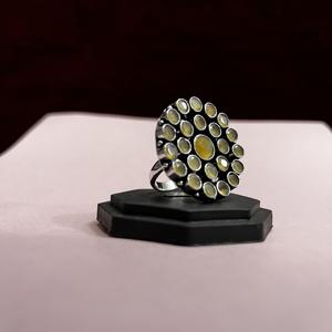 Anillo de Latón Plateado con Piedra de Cuarzo Color Rojo Sangre, Regalo para Mujer - Product Image 3