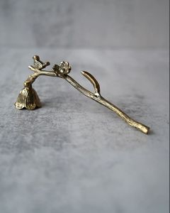 ที่ดับเทียนทองเหลืองคุณภาพสูง เป็นมิตรกับสิ่งแวดล้อม สำหรับเจ้าของร้านสปา ช่วยให้การดับเทียนหอมได้อย่างปลอดภัย - Product Image 1