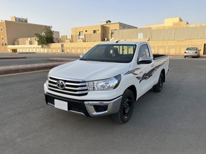 2021 pour Hilux 14 2.7L AWD intérieur foncé en alliage d'aluminium barres de toit sièges en tissu direction à gauche R16 taille des pneus automatique xénon - Product Image 2