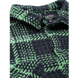 เสื้อเชิ้ตผู้ชายลายตารางสีดำและสีเขียว - Product Image 5