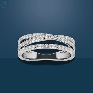 แหวนแต่งงานเพชรโมอีสไม่มีสี10K สีทองขาวทึบแหวนครึ่งชั่วนิรันดร์สำหรับผู้หญิง - Product Image 2