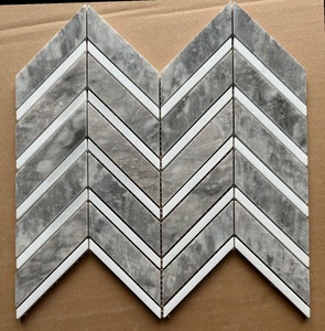 Carrelage mural intérieur moderne en marbre mosaïque chevron blanc et gris poli, irrégulier, résistant à l'eau et écologique pour salle de bain - Product Image 3