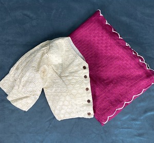 Fait la traditionnelle convient à porter un beau sari de travail qui ajoute un Glamour subtil à vos célébrations. - Product Image 3