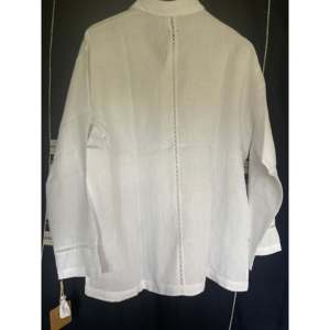 Camisa Blanca Informal para Mujer, 100% Lino, con Encaje de Algodón Popelín, Decoración de Botones, Técnica de Tejido Plisado, Talla XL, para la Temporada - Product Image 3