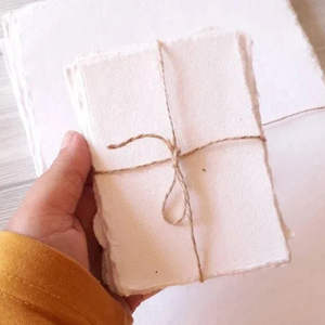 กล่องกระดาษพิมพ์ออฟติคอตตอนขอบผ้าขี้ริ้วสีขาวแกรม300 100% งานแฮนด์เมด - Product Image 1