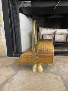 Campana de carbón de latón dorado brillante para decoración de chimenea de granja, Utilidad de mezcla y sofisticación tradicional - Product Image 2