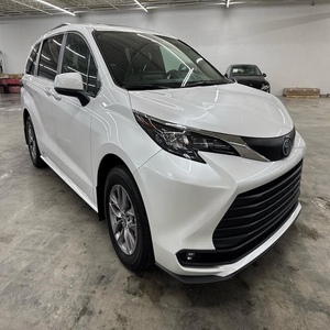 Prêt à être expédié – Toyota Sienna XLE 2025 d'occasion, 8 places, traction avant, garantie 3 ans disponible (pour usage industriel et bricolage) - Product Image 1