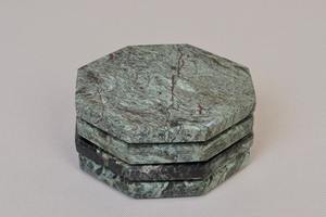 Sous-verres ronds en marbre naturel, accessoires de vaisselle en pierre faits à la main - Product Image 2