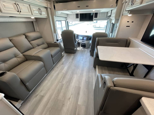 รถบ้าน Fleetwood Southwind Class A ปี 2025 2026 ราคาประหยัด ตัวเลือกที่ดีที่สุดสำหรับนักเดินทาง มีรถพ่วงสำหรับเดินทางให้เลือก - Product Image 2