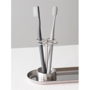 Porte-brosse à dents en métal élégant avec un design simple complétant divers thèmes de salle de bain - Product Image 3