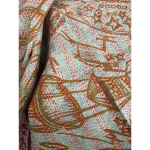 ผ้าพันคอไหมคันธาพิมพ์ลายดอกไม้ยาว ลายวาดมือ สไตล์โบราณ - Product Image 3