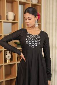 ชุดผ้าจอร์เจียสีดำสุดทึ่งที่มีคอเสื้อแฟนซีประดับด้วยกระจกเต็มตัวแขนยาวและมีสีสันมากมาย - Product Image 5