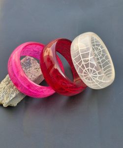 กำไลเรซิ่นทำมือ รุ่นทันสมัย กันน้ำ ขายดีที่สุด เหมาะสำหรับใส่ในชีวิตประจำวัน งานปาร์ตี้ เทศกาล งานแต่งงาน ใช้เป็นของขวัญ ราคาดีที่สุด - Product Image 2