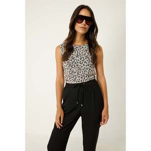 Blusa Corta Informal con Cuello Redondo y Estampado, Manga Casquillo, 100% Poliéster, Logotipo Frontal, 220g - Product Image 2