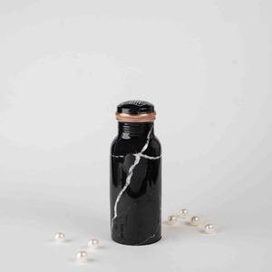 Botella de Agua de Cobre con Estampado de Mármol Negro, Tapa Redonda y Recubrimiento de Alto Brillo para una Hidratación Premium - Product Image 2