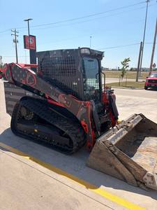 รถตักล้อยาง Kubota SVL75-3 แบบตีนตะขาบ ขนาดกะทัดรัด พร้อมบุ้งกี๋หน้า สำหรับยกซุง  รับน้ำหนักได้ 4 ตัน แรงบิดสูง เหมาะสำหรับใช้งาน - Product Image 1