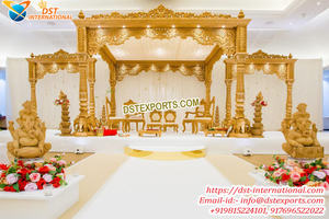 Mandap de Boda con Diseño de Pavo Real en Fibra Dorada, Estilo Gujarati Vivah Mayur, para Bodas al Aire Libre, con Tallado de Pavo Real Dorado, EE. UU. - Product Image 2